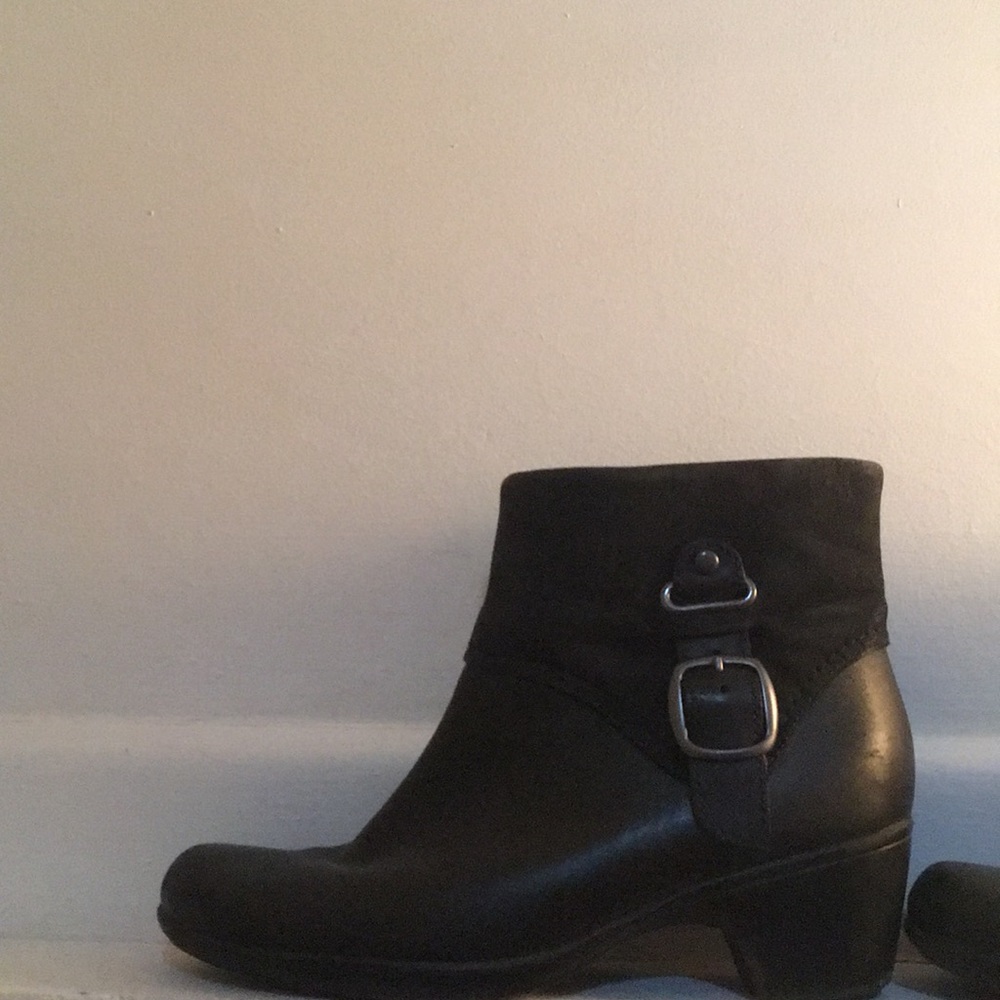Clark’s boots - Picture 4 of 4